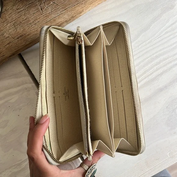 Louis Vuitton long zippy wallet - Picture 14 of 17